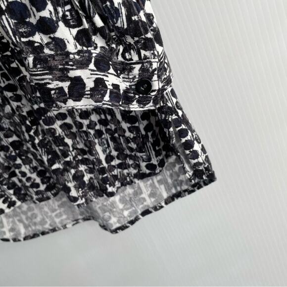 Nic+Zoe abstract print button neckline collared black and White size XS - Picture 4 of 6